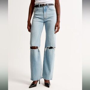 Abercrombie - High Rise 90’s Relaxed Jeans - Medium Destroy